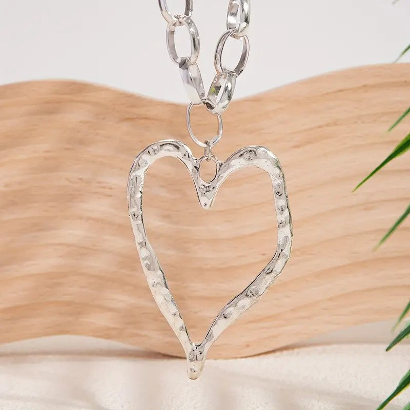 Exaggerated Design Fashionable High-End Heart Necklace