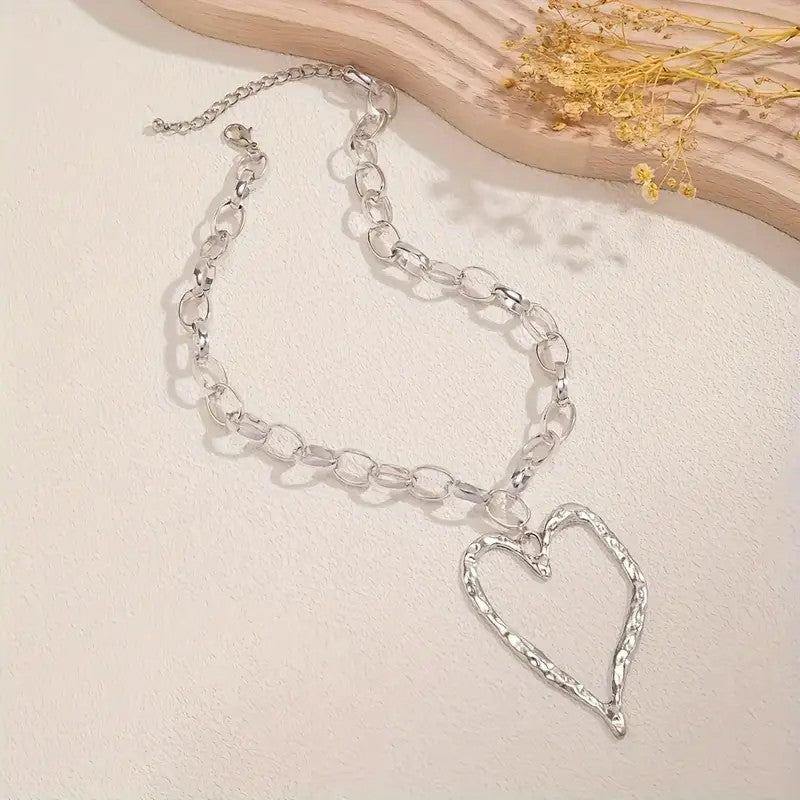 Exaggerated Design Fashionable High-End Heart Necklace