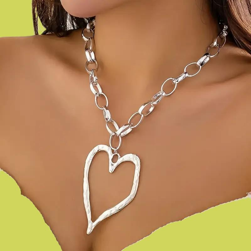 Exaggerated Design Fashionable High-End Heart Necklace