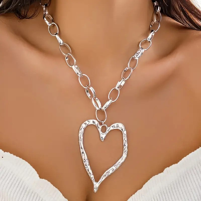 Exaggerated Design Fashionable High-End Heart Necklace